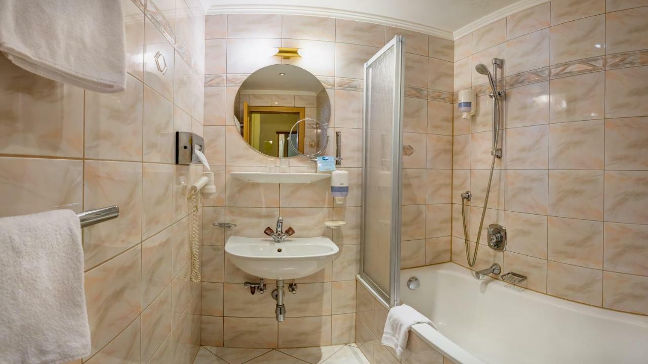 Strass- Aparthotel ไมย์อาโฮเฟิน ภายนอก รูปภาพ